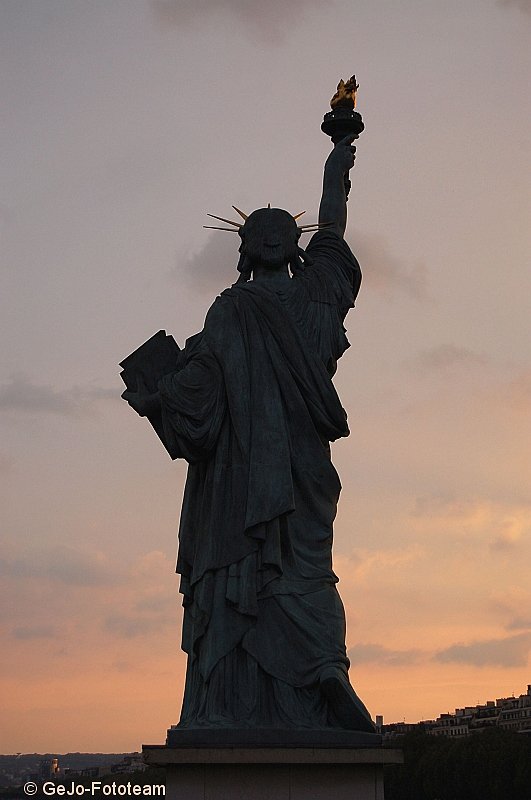 parijsstatueoflibertyfoto01.jpg