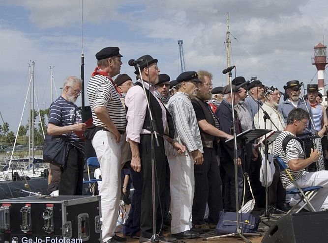 shantykoorblankenbergevisserijfeestenzeebrugge2008foto03.jpg