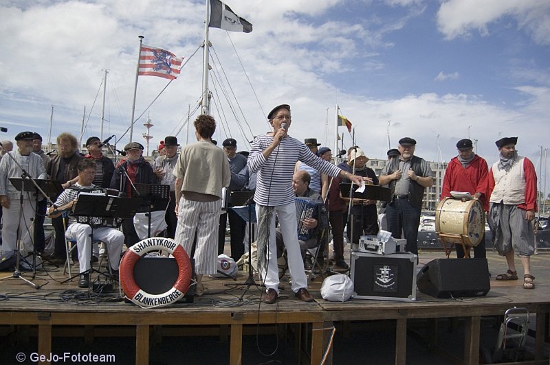 shantykoorblankenbergevisserijfeestenzeebrugge2008foto08.jpg