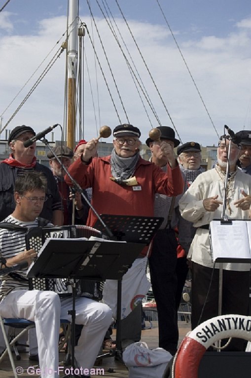 shantykoorblankenbergevisserijfeestenzeebrugge2008foto10.jpg