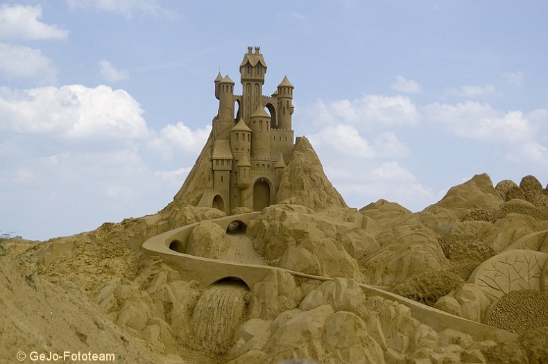 zandsculptureblankenbergefoto26.jpg