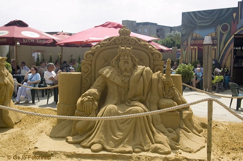 zandsculptureblankenbergefoto33.jpg
