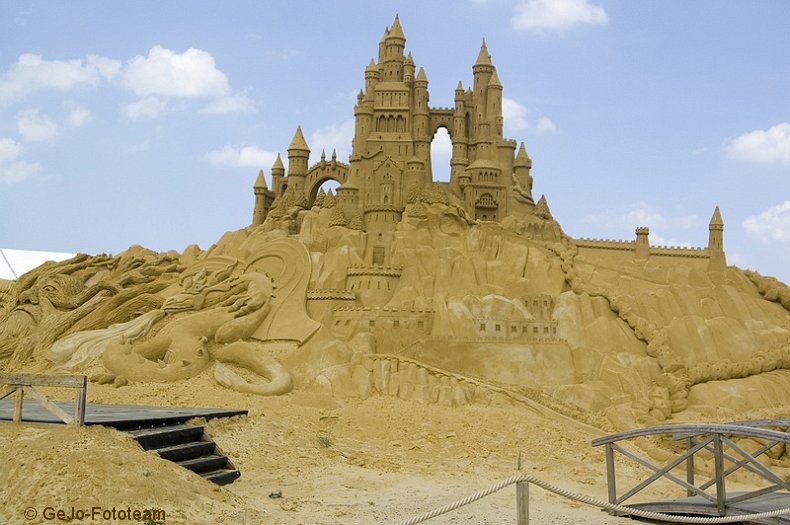 zandsculptureblankenbergefoto38.jpg
